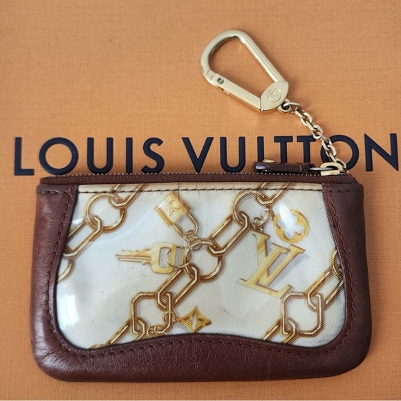 Auth Louis Vuitton Monogram Charms
Patent Leather Card/Coin Holder - Picture 2 of 11